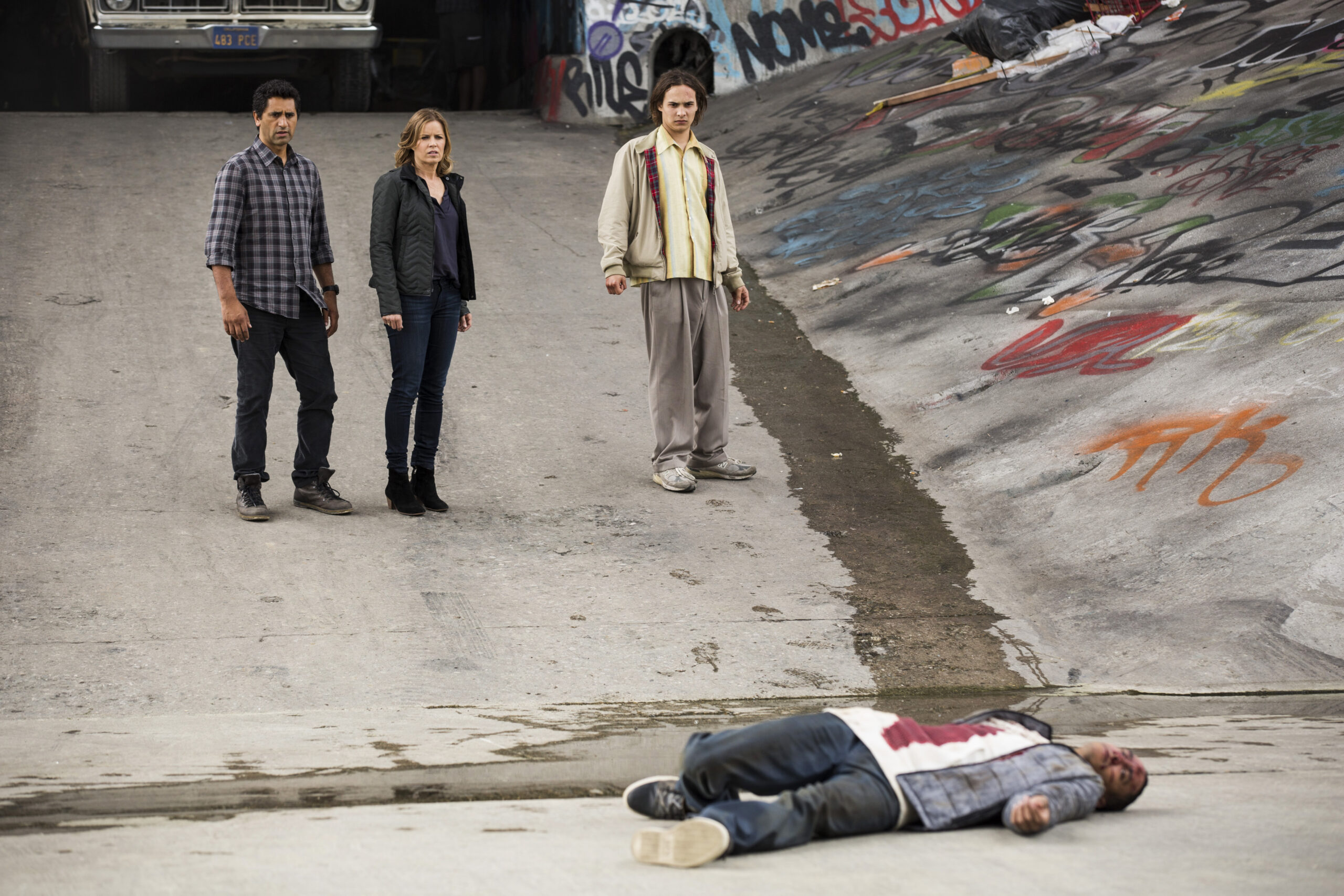 Fear the Walking Dead Season 1 Episode 1 Pilot