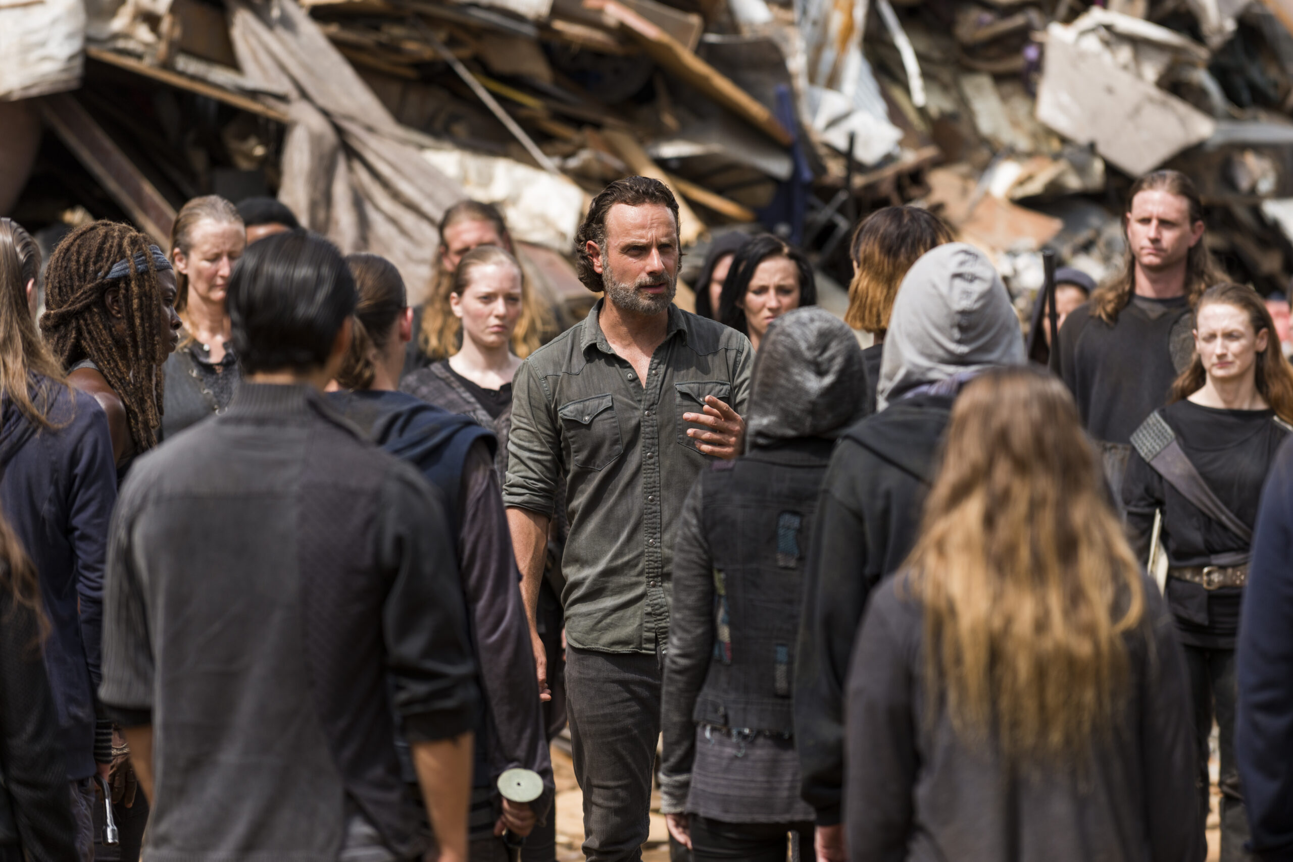 The Walking Dead: New Best Friends – Dumpster Diving, Daryl’s Dilemma, and the Kingdom’s Crossroads (Season 7, Episode 10)