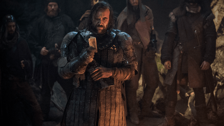 Game of Thrones S3E5 "Kissed by Fire" episode guide scene of two armored fighters dueling in a snowy clearing while onlookers watch
